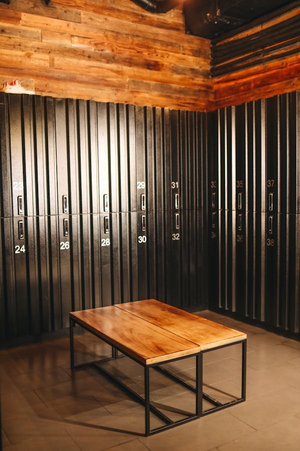 Découvrez les meilleures armoires à rideaux pour votre bureau